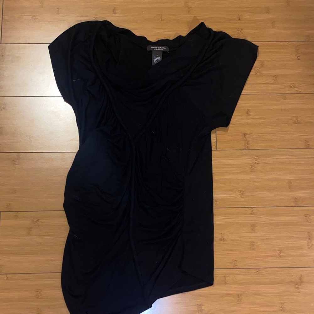 Black top great condition

💙 bundle eligible